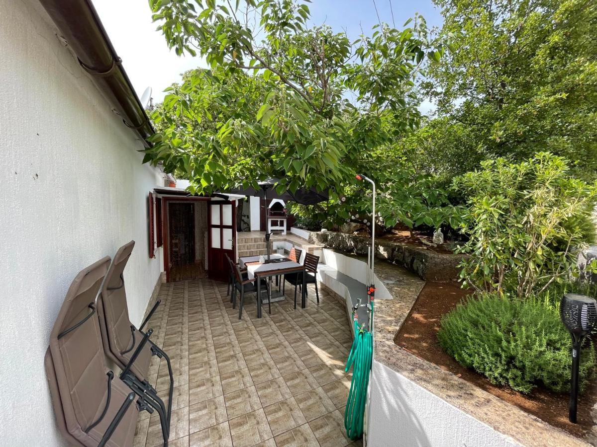 Holiday Home Cesarica Karlobag Kültér fotó