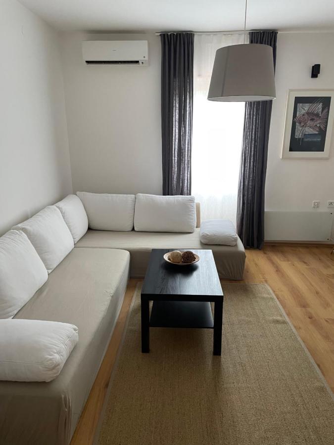 Holiday Home Cesarica Karlobag Kültér fotó