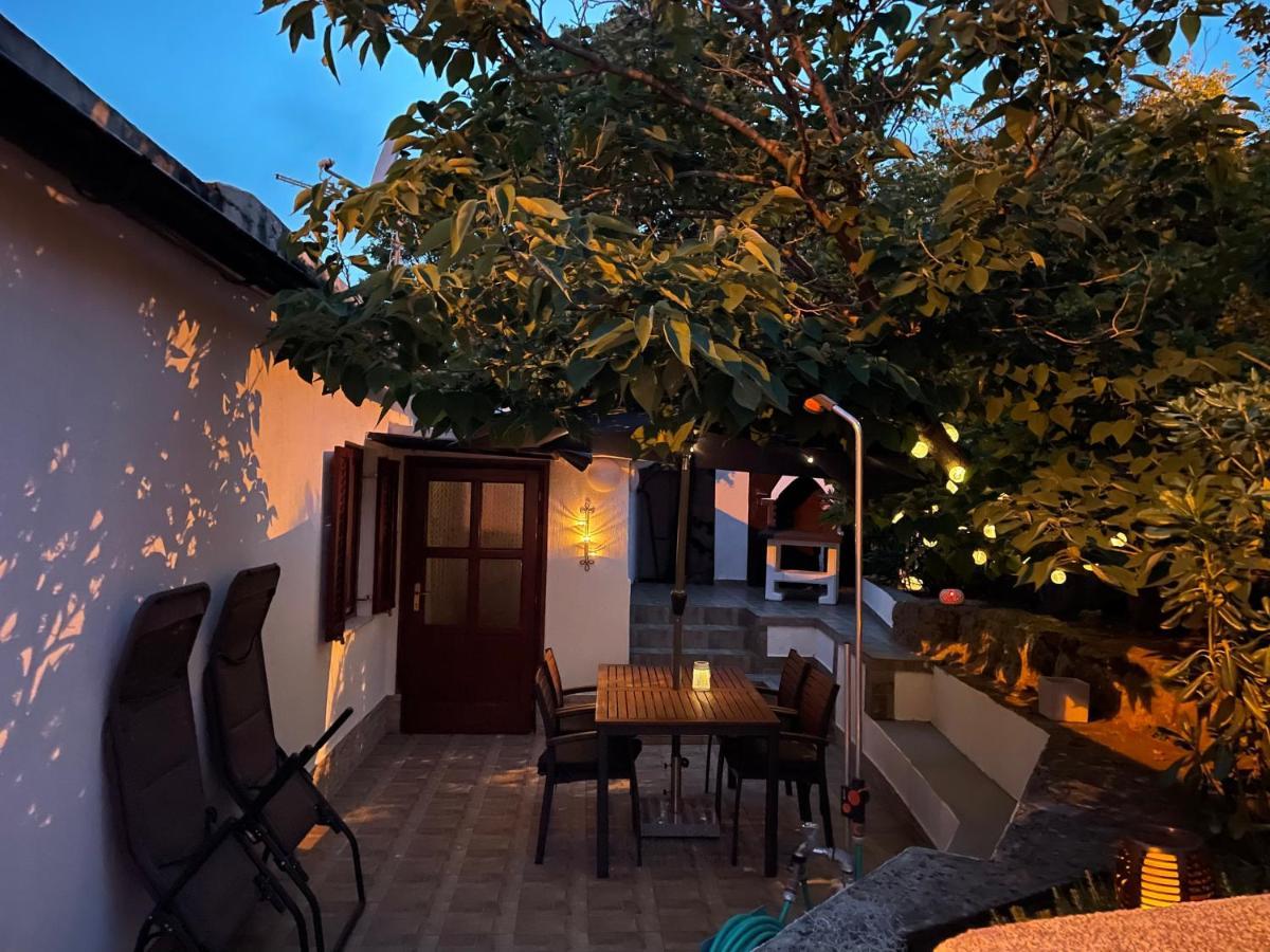 Holiday Home Cesarica Karlobag Kültér fotó